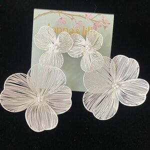 Lonna & Lilly Earrings Gold tone flower cut out metal post ladies fashion